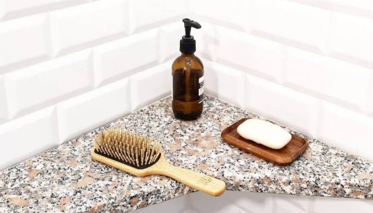 شانه زدن مو