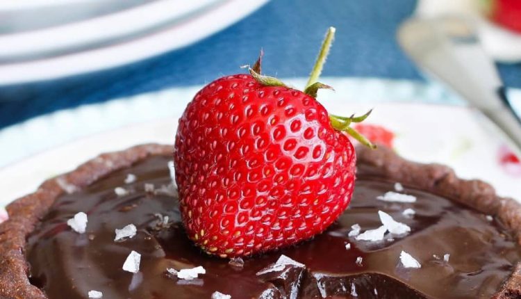 تارت شکلات و توت فرنگی