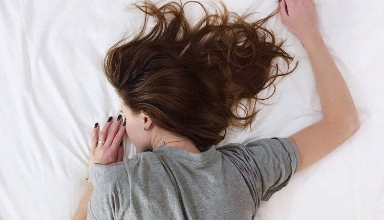 خوابیدن در اتاق گرم