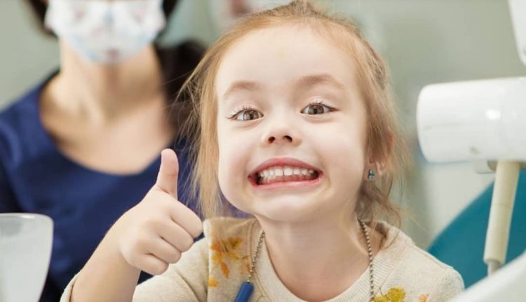 علت لکه ها روی دندان کودکان