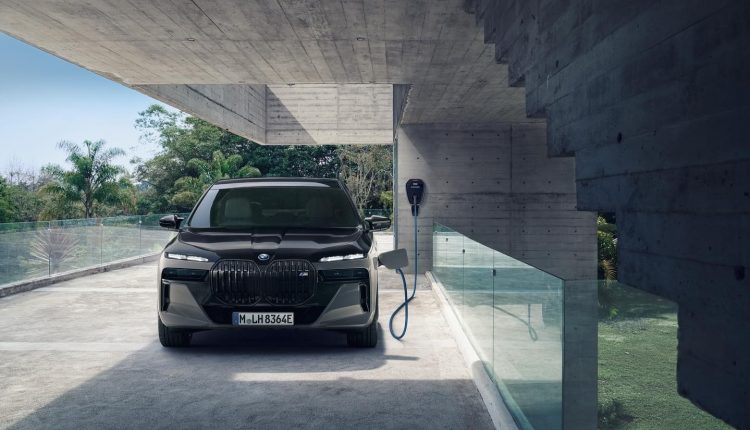 بی ام و M760e 2023