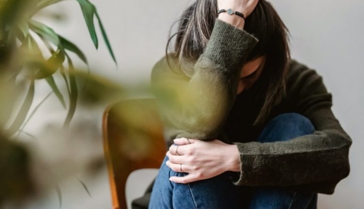 نوجوانی که قصد خودکشی دارد