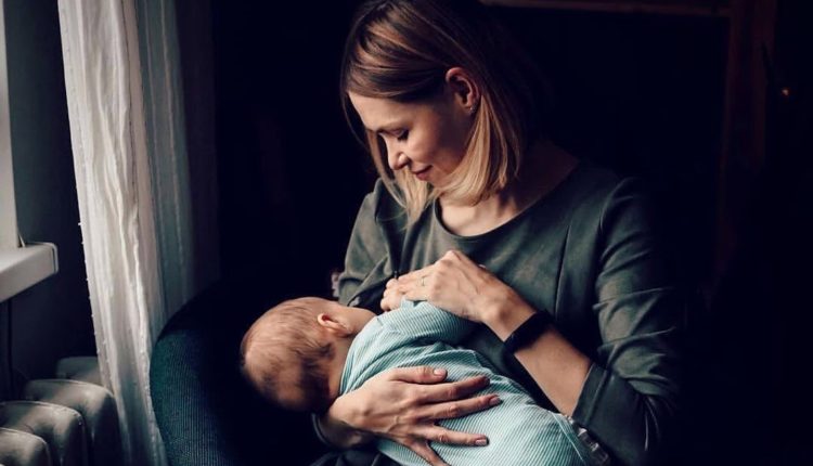 دلیل بی کیفیت و کم بودن شیر مادر